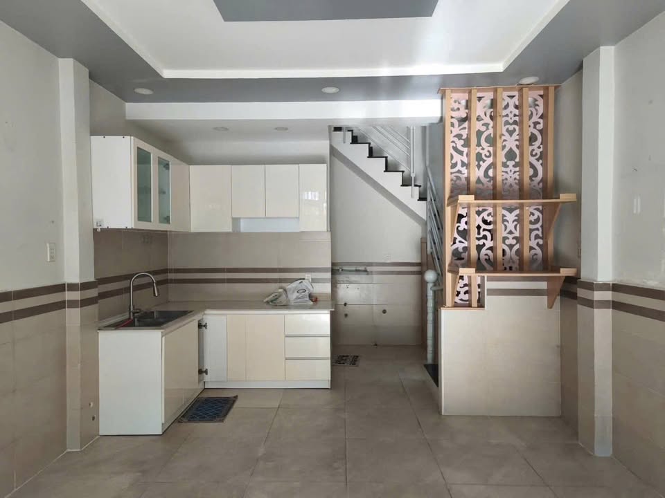 Nhà riêng Tân Phú 48m² giá 5.3 tỷ - Hẻm xe hơi, vị trí đắc địa!