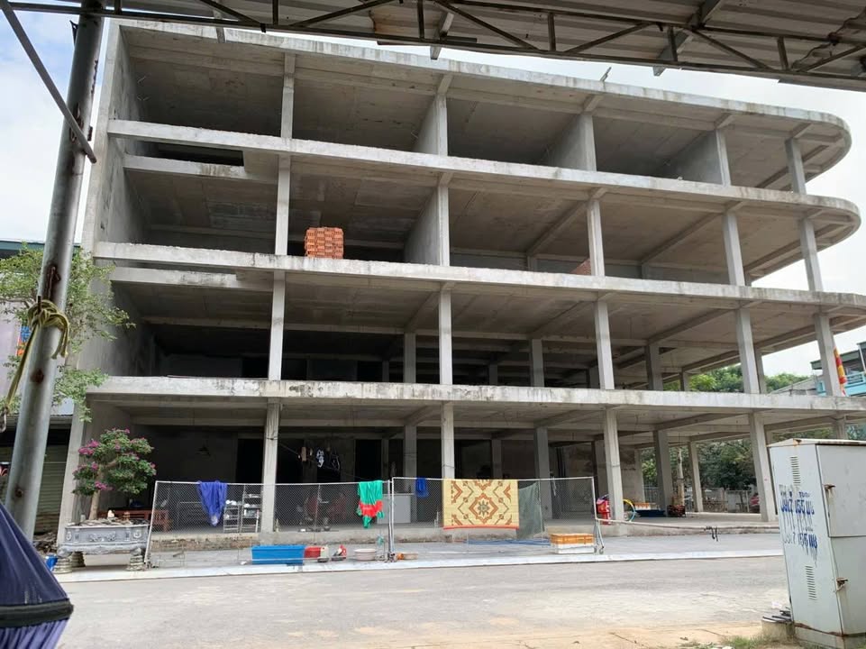 Toà nhà FrontHouse 4 tầng đường Lạc Long Quân 450m² giá 43 tỷ - Cơ hội đầu tư tuyệt vời!