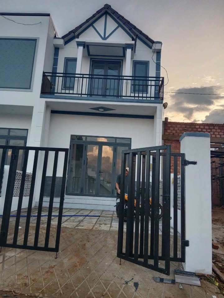 Nhà 1 trệt 1 lầu Hẻm 123 Mạc Đĩnh Chi, Bảo Lộc - Diện tích 100m² giá 1.9 tỷ - Không thể bỏ lỡ!