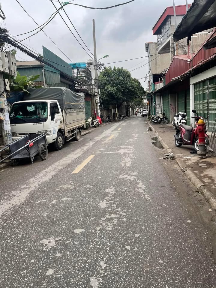 Bán Đất Bắc Cầu Ngọc Thụy 100m² giá 8.4 tỷ - Tặng Nhà 2 Tầng Kinh Doanh Sầm Uất!