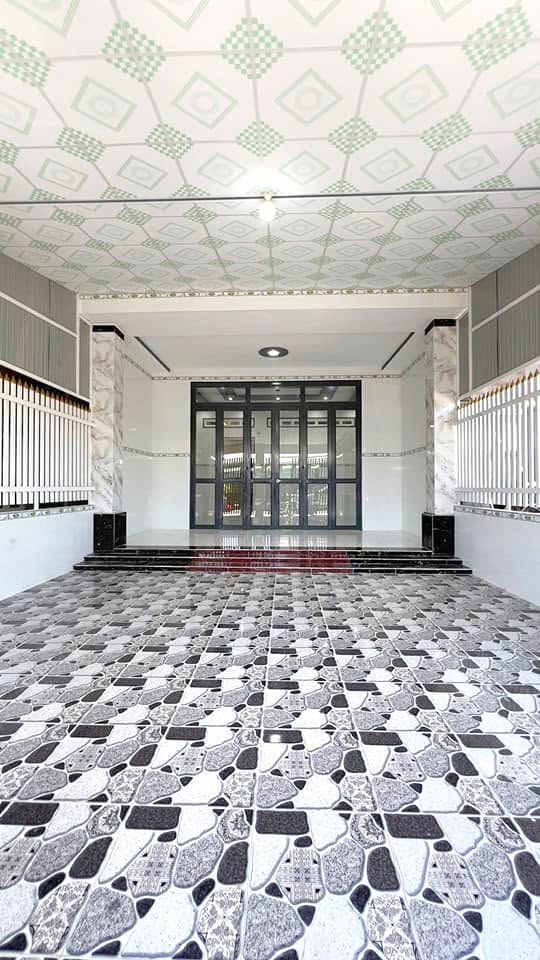 Nhà phố Hiệp Ninh Tây Ninh 180m² giá 2.4 tỷ - Sân ô tô rộng rãi, đầy đủ tiện ích!