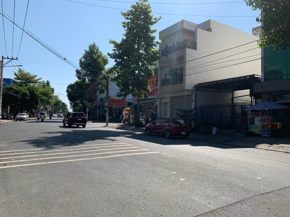 FrontHouse mặt tiền đường D1, Phú Hòa, Thủ Dầu Một 147m² giá 15 tỷ - Kinh doanh đa ngành nghề