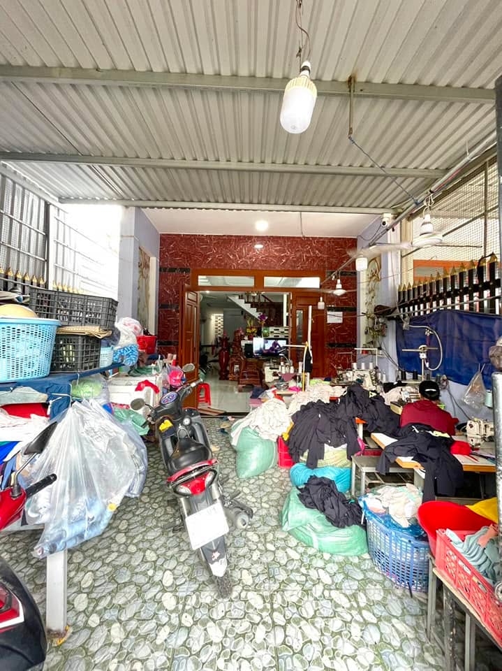 Nhà bán phường Bình Chuẩn, Thuận An 95m² giá 2.3 tỷ - Thiết kế hiện đại, sẵn sàng vào ở!