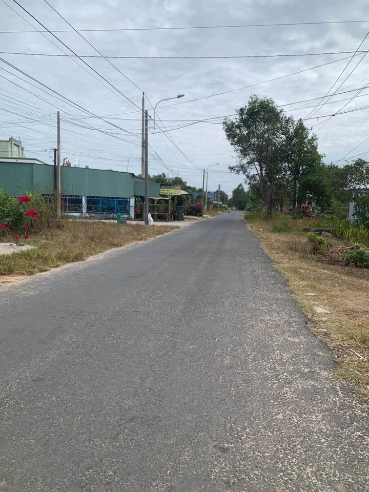 Đất nền mặt tiền Nguyễn Thông, Tân Bình, La Gi 294m² giá 6.17 tỷ - Cơ hội đầu tư tuyệt vời!