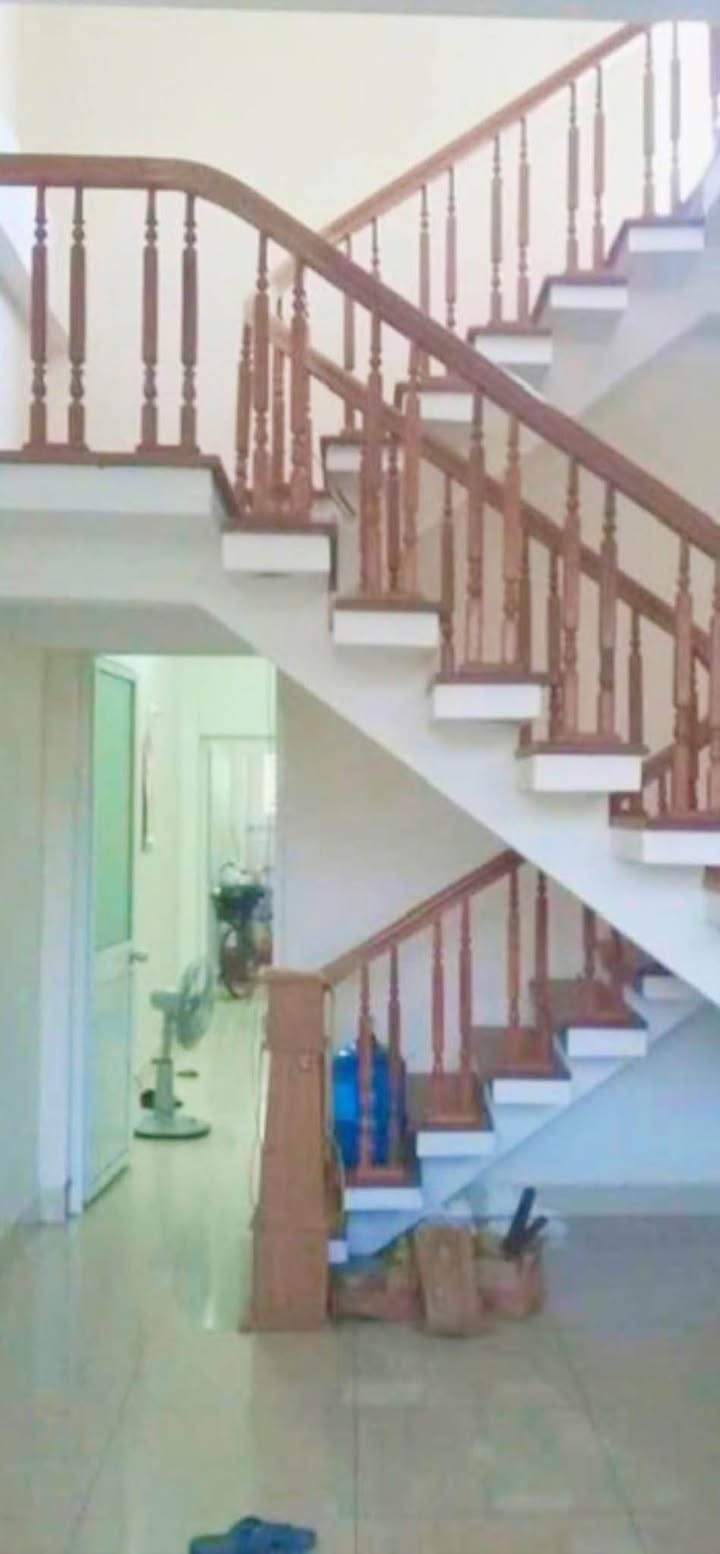 Nhà 1,5 tầng mặt đường kinh doanh Trưng Vương, Uông Bí 80m² - Giá chỉ 1.9 tỷ!