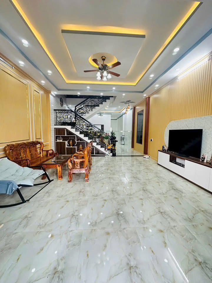 Nhà đẹp Đức Hòa Hạ 162m² giá 3.2 tỷ - Thiết kế hiện đại, tiện ích đầy đủ!