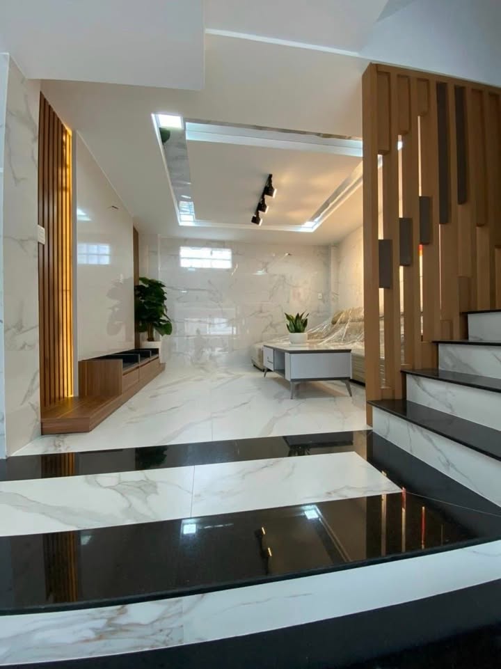 Nhà mặt tiền Lạc Long Quân, Quận 11, 49.14m² giá 9.9 tỷ - Sẵn sàng ở ngay!