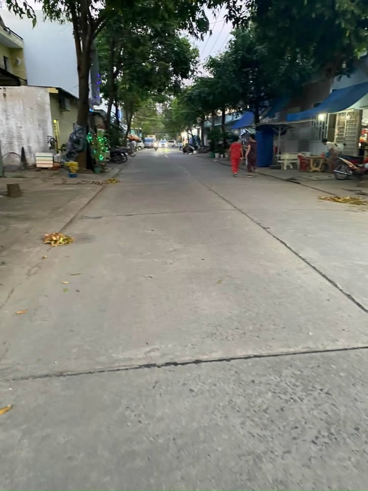 Nhà phố mặt tiền đường Trịnh Quang Nghị, Tân An 54m² giá 2.15 tỷ - Kinh doanh thuận lợi!