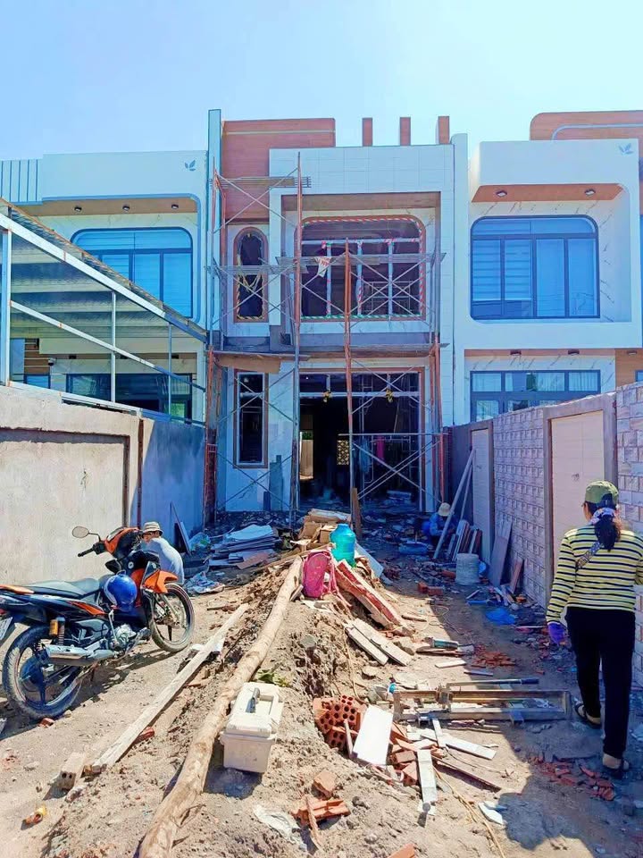 Nhà 1 Trệt 1 Lầu Hương Lộ 14, Tam Phước, 80m² giá 3.45 tỷ - Đối diện công viên xanh mát!