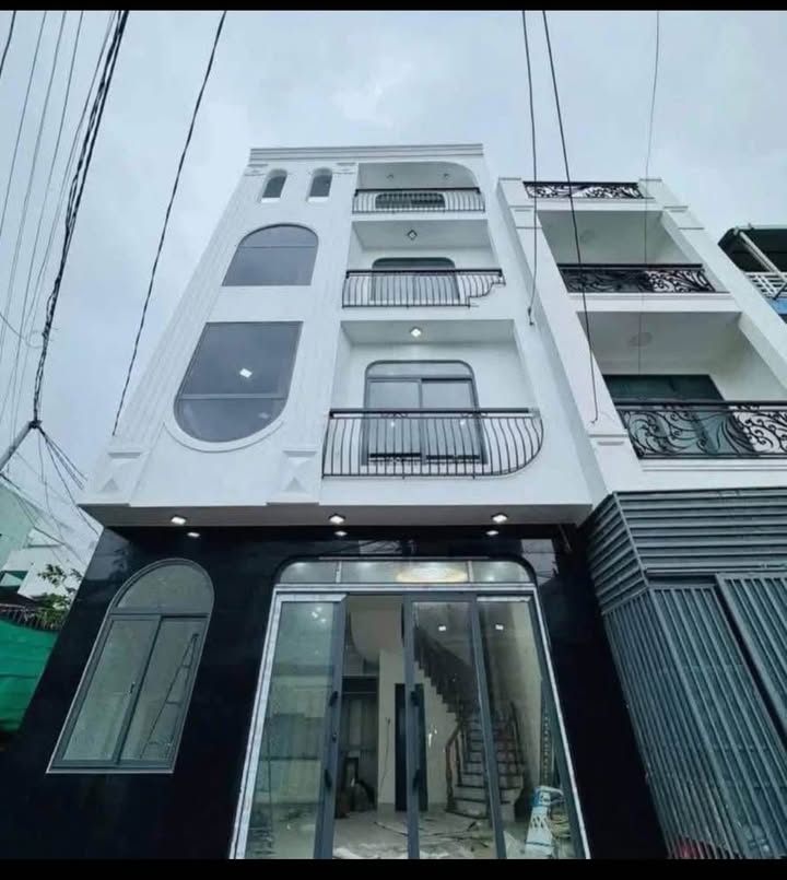 Nhà 4 tầng ôm góc 44m² tại Võ Văn Dũng, Quy Nhơn - Thiết kế hiện đại, giá 5.3 tỷ!