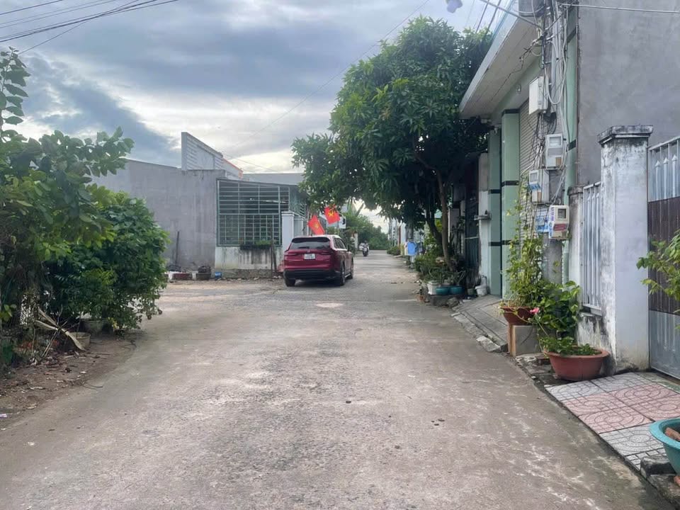 Nhà phố Tam An, Long Điền 100m² giá 1.8 tỷ - Mặt tiền thoáng đãng, gần chợ và trường học!