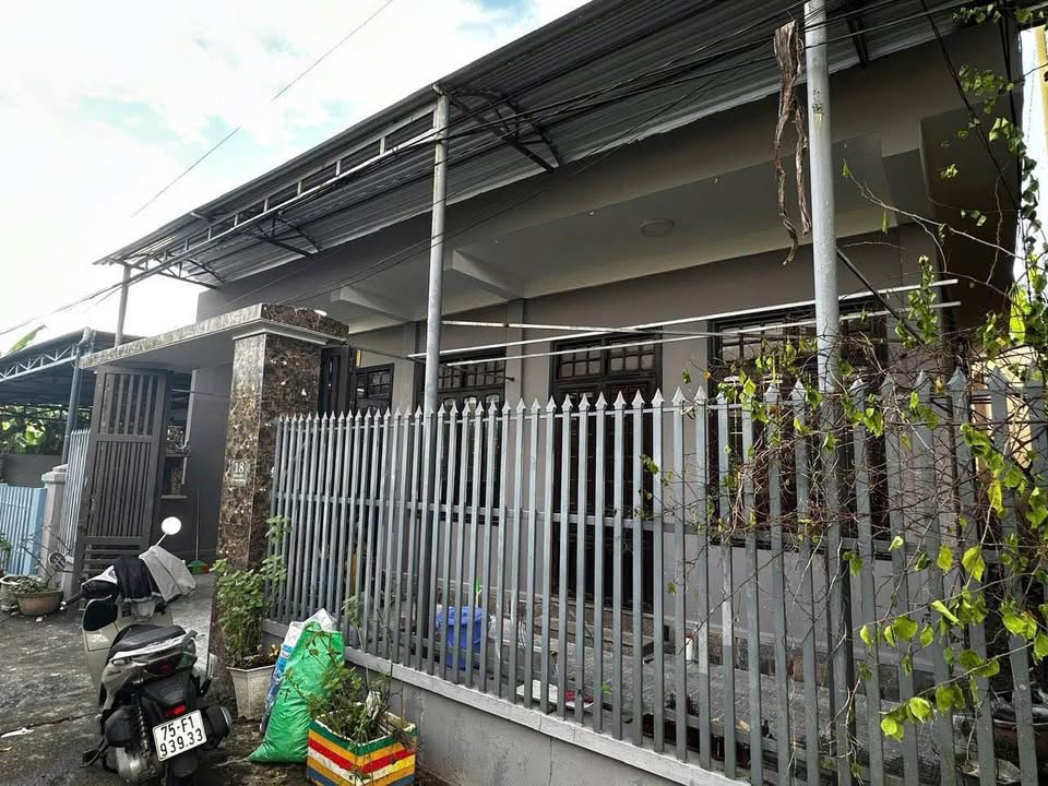 Nhà bán gấp tại Nam Thượng, Phú Thượng 150m² giá chỉ 3.3 tỷ - Thích hợp cho gia đình!