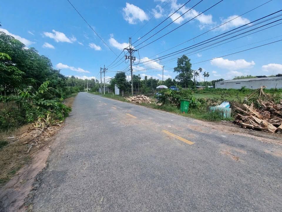 Đất nền xã Nhuận Đức 1100m² giá 5.3 tỷ - Khu dân cư đông đúc, thuận tiện kinh doanh!