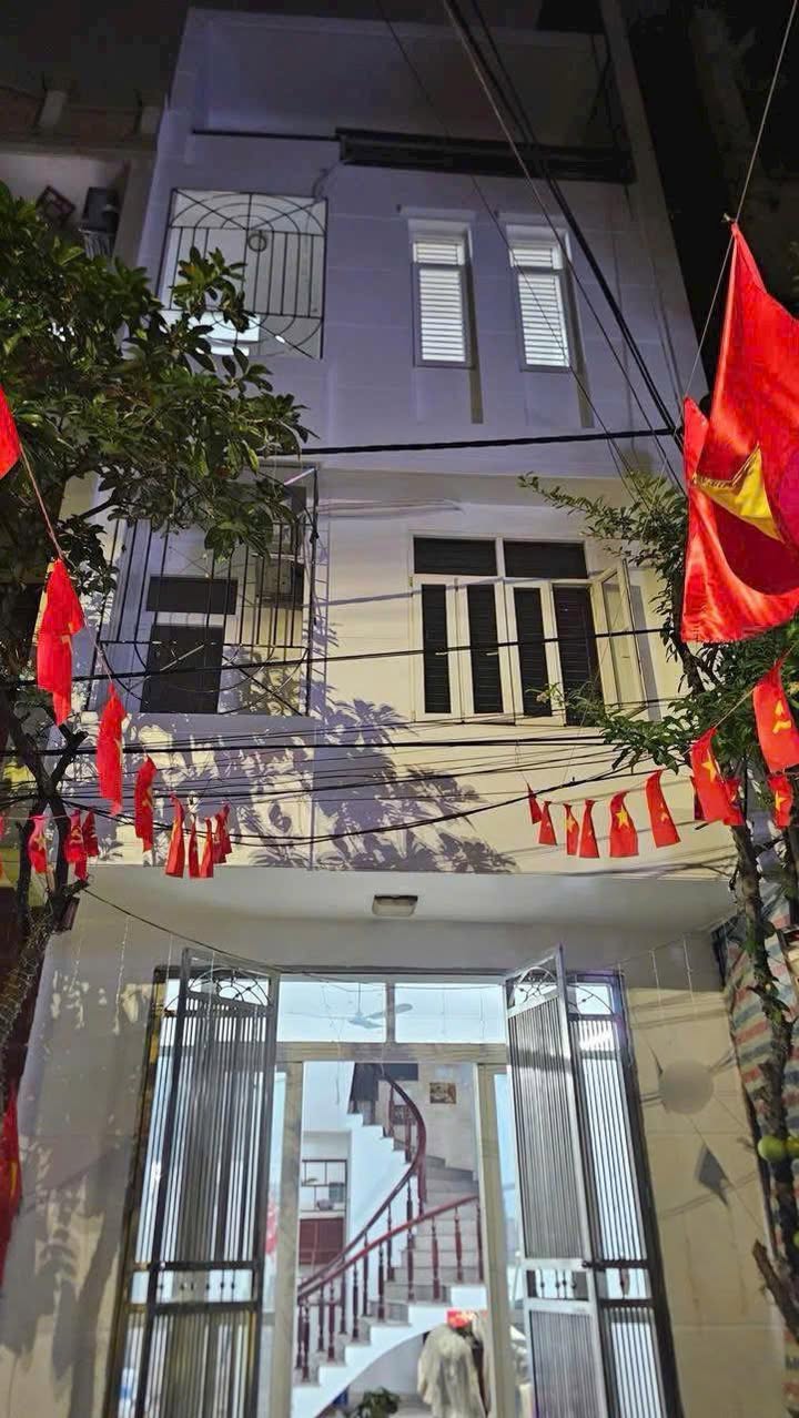 Nhà 3.5 tầng phố Ninh Xá, Kinh Bắc 60m² giá 10 tỷ - Vị trí đắc địa, kinh doanh thuận lợi!