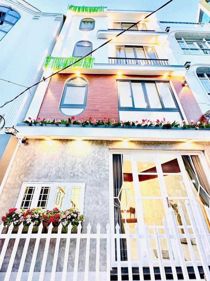 Nhà hẻm xe hơi Lê Quang Định, Phú Nhuận 27m² giá 5.79 tỷ - Full nội thất sang trọng!