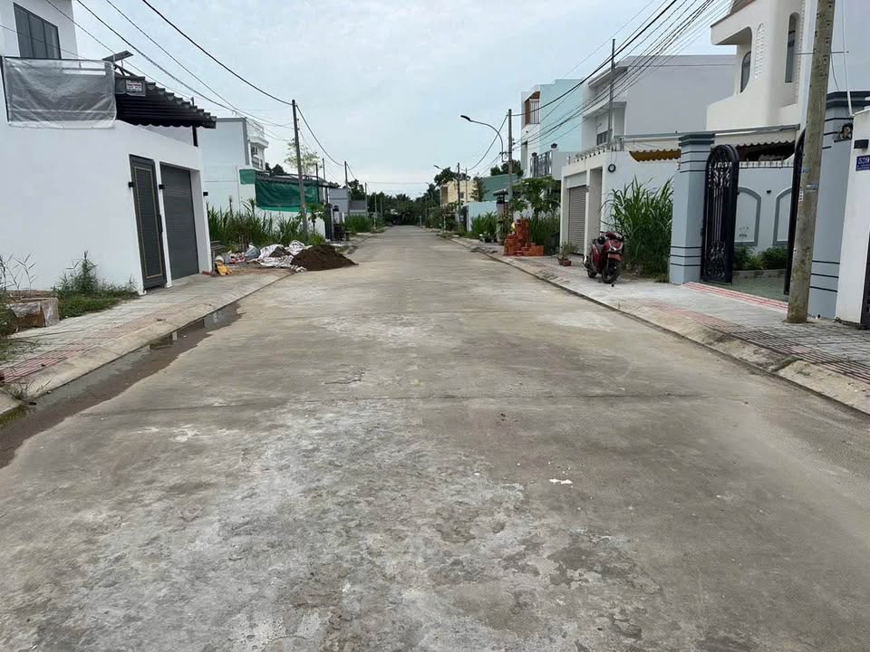 Nhà phố An Hội, Bến Tre 110m² giá 1.95 tỷ - Nội thất sang trọng, sẵn sàng ở ngay!