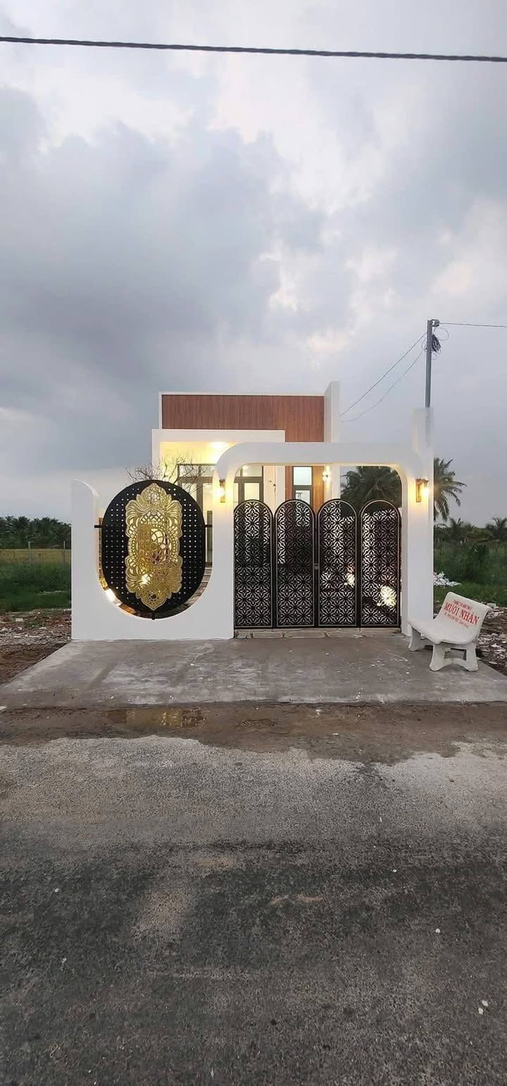 Nhà bán Gò Công Tây 112m² giá 1.55 tỷ - Thiết kế hiện đại, an ninh tốt!