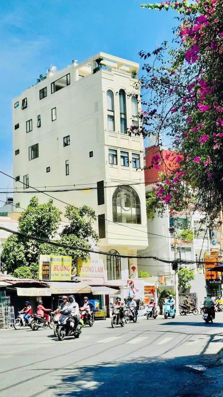 Tòa nhà thương mại Gò Vấp 183m² giá 68.4 tỷ - Đầu tư sinh lời ngay hôm nay!