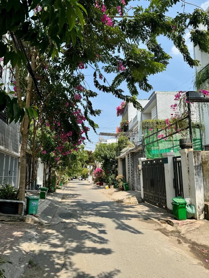 Bán Nhà Mặt Tiền Hiệp Bình, Thủ Đức 120m² giá 5 tỷ - Tiện ích đầy đủ!