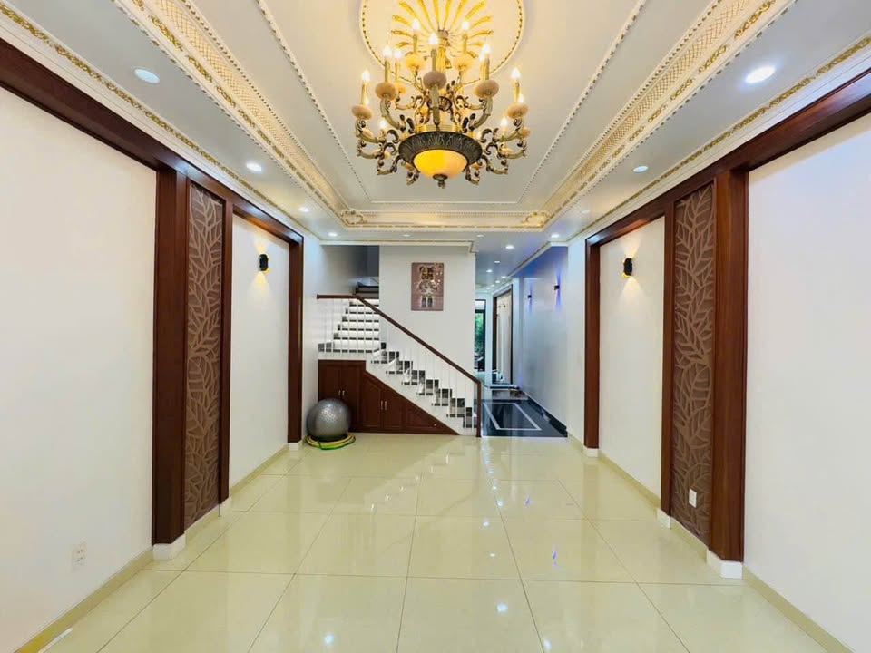 Nhà đẹp 5 tầng tại Quán Nam, Lê Chân 90m² - Thang máy, Full nội thất!