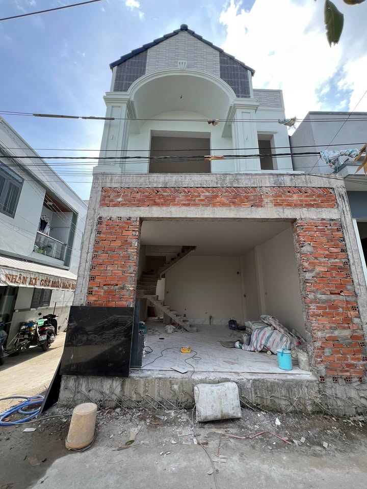 Nhà trệt lầu 50m² giá 2 tỷ - Gần Đại học FPT, Cần Thơ!