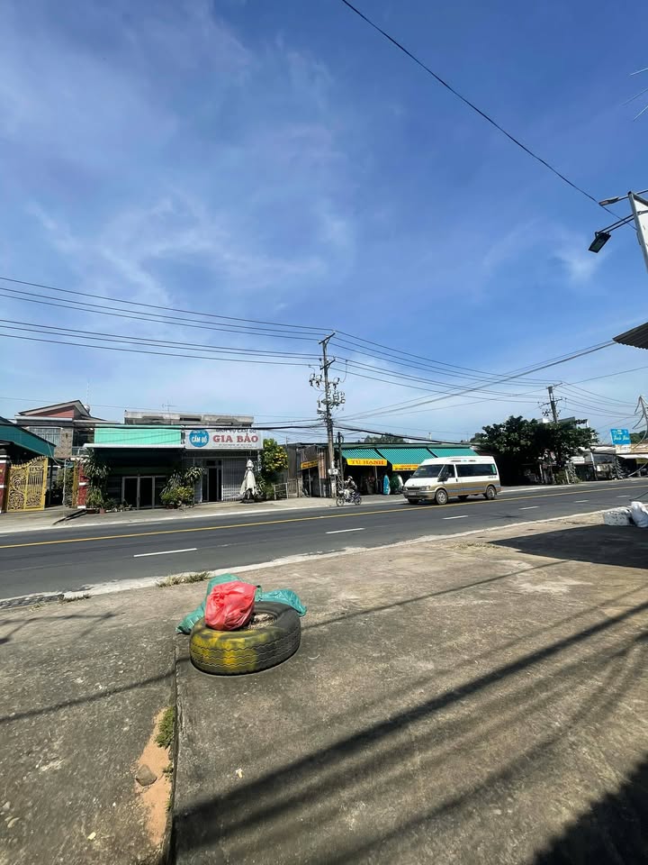 Căn nhà mặt tiền Quốc lộ 20, Tân Phú 270m² giá 6.6 tỷ - Cơ hội đầu tư sinh lời!