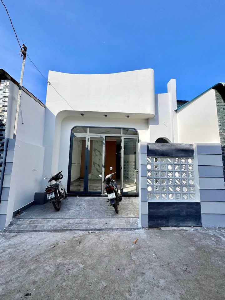 Nhà phố Hố Nai, Biên Hòa 115.5m² giá 2.5 tỷ - Sổ hồng riêng, gần nhà thờ!