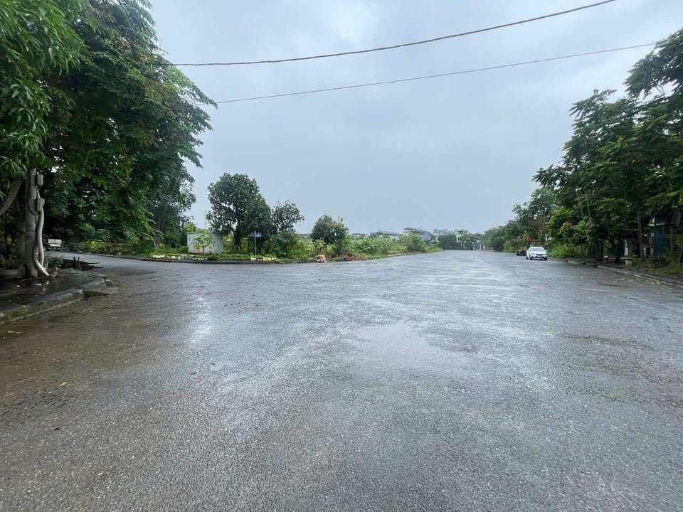 Nhà 3 Tầng Đặng Thái Thân, Xuân Tăng 100m² giá 2.58 tỷ - Nhà đẹp giá rẻ ngay chợ!