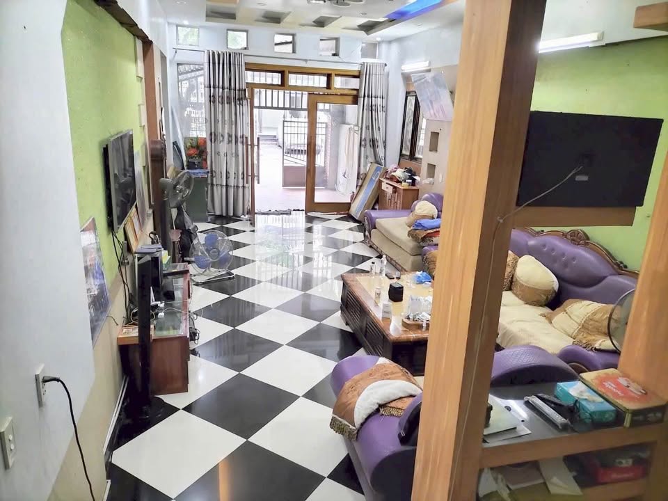 Nhà 3 tầng và dãy trọ 5 phòng mặt tiền Lê Đại Hành 180m² giá 6.75 tỷ - Đầu tư sinh lời ngay!