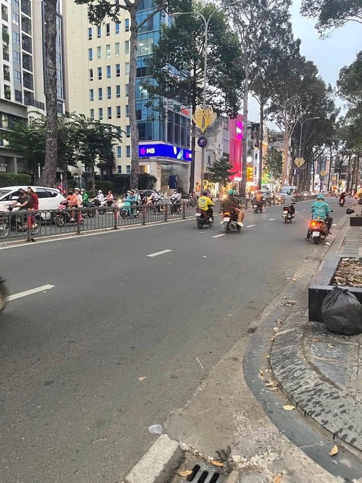 Nhà 4 Tầng Hẻm Xe Hơi Ba Tháng Hai Quận 10 92m² giá 8 tỷ - Cơ hội vàng tại trung tâm!