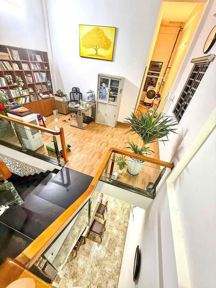 Nhà 2 tầng đường Phạm Xuân Ẩn, Đà Nẵng, 100m² giá 7.55 tỷ - Thiết kế hiện đại, nội thất tinh tế!