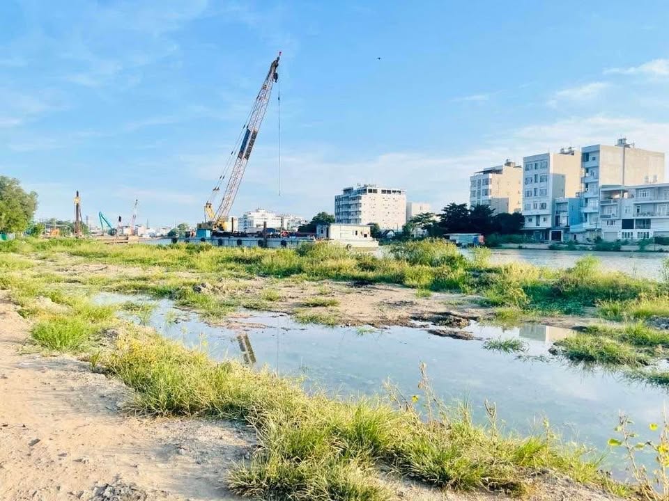 Đất thổ cư lô góc mặt tiền sông Vàm Thuật 180m² giá 20.3 tỷ - Cơ hội hiếm có!