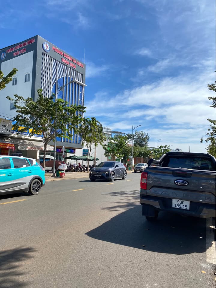 Nhà mặt tiền Lý Thường Kiệt, Dĩ An 128.8m² giá 3.9 tỷ - Đầu tư sinh lời ngay!