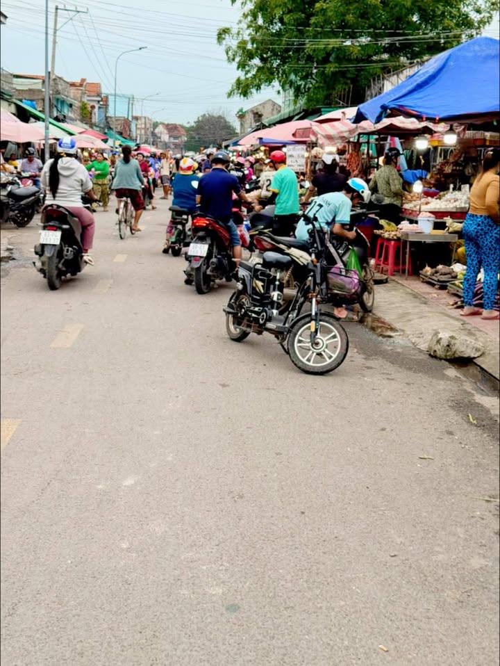 Đất mặt tiền chợ Thuận Giao 300m² giá 12.2 tỷ - Đầu tư sinh lời ngay!