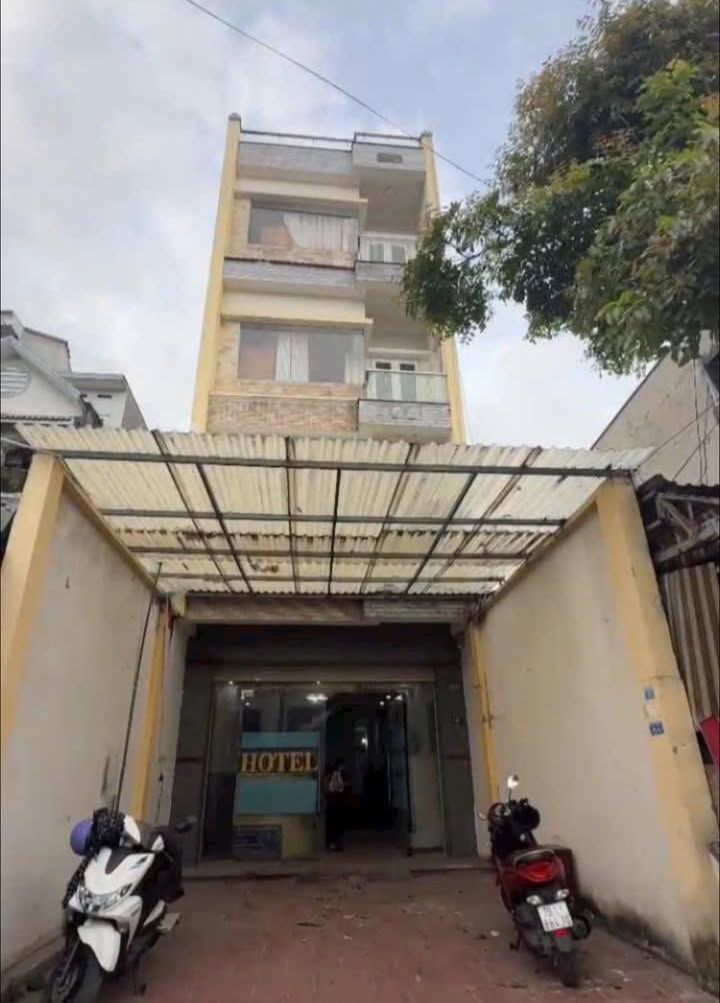 Nhà hẻm đường Nguyễn Trãi Dĩ An 100m² giá 7.7 tỷ - Đầu tư sinh lời!