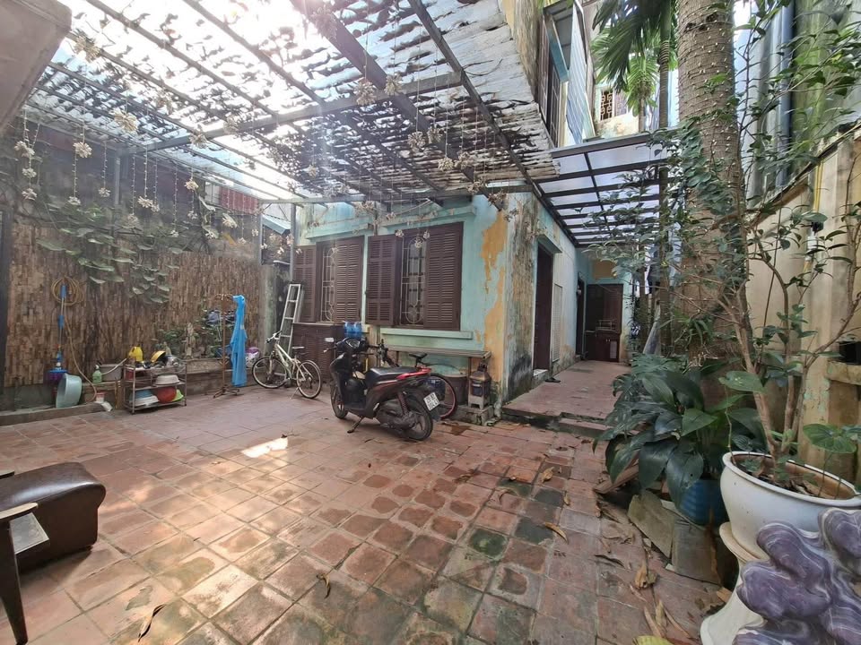 Nhà riêng Ba Đình 150m² giá 18.5 tỷ - Giao thông thuận tiện, gần trường học!