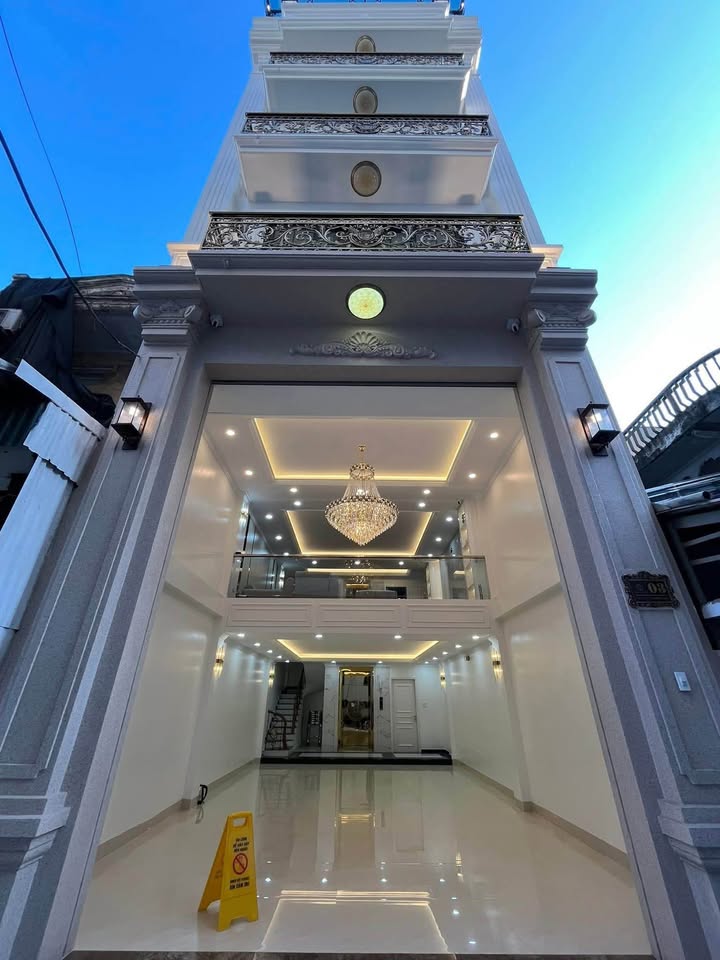 Nhà phố Kim Giang 40m², 7 tầng - Ô tô vào nhà, thang máy hiện đại!