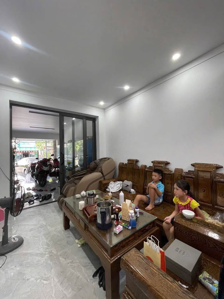 Nhà mặt đường Nguyễn Lương Bằng 71m² giá 3.3 tỷ - Kinh doanh tốt, tiện nghi đầy đủ!