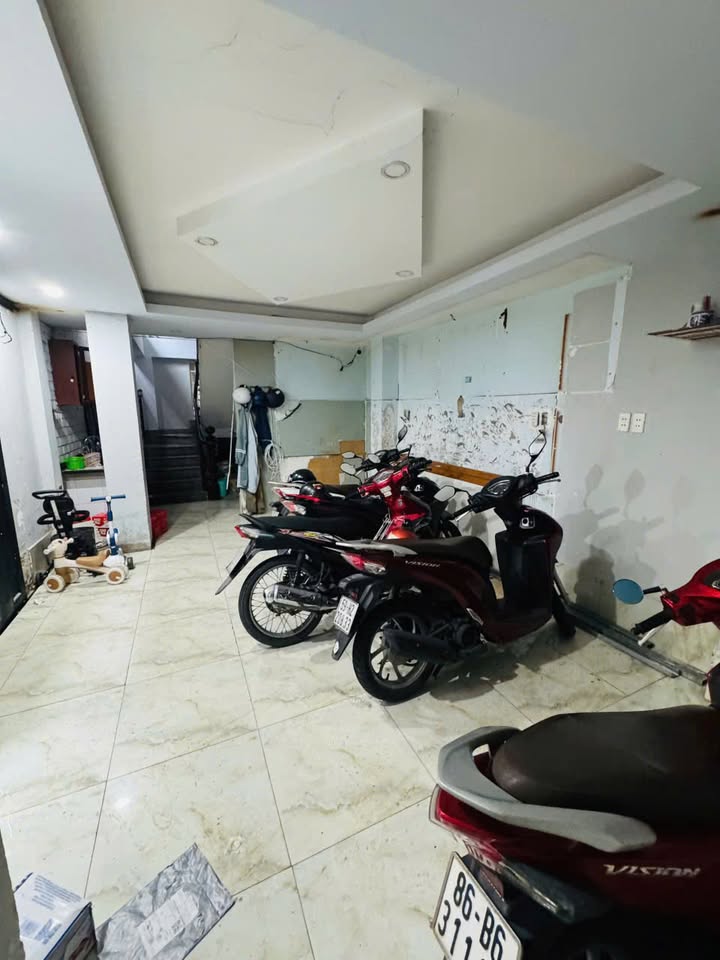 Căn hộ dịch vụ 6 tầng Lạc Long Quân 54m² giá 11.6 tỷ - Dòng tiền khủng 40 triệu/tháng!