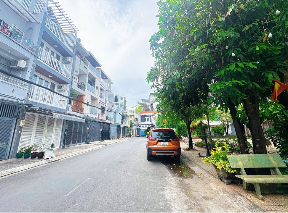 Nhà bán Tân Sơn Nhì 78.6m² giá 10.9 tỷ - Vị trí sát chợ Trần Văn Ơn!