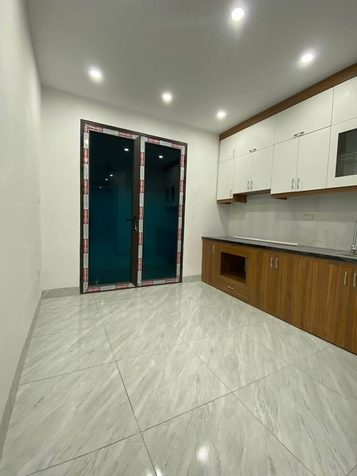 Nhà riêng Hoàng Mai 35m² giá 2.45 tỷ - Cực hiếm vị trí sát bãi xe!