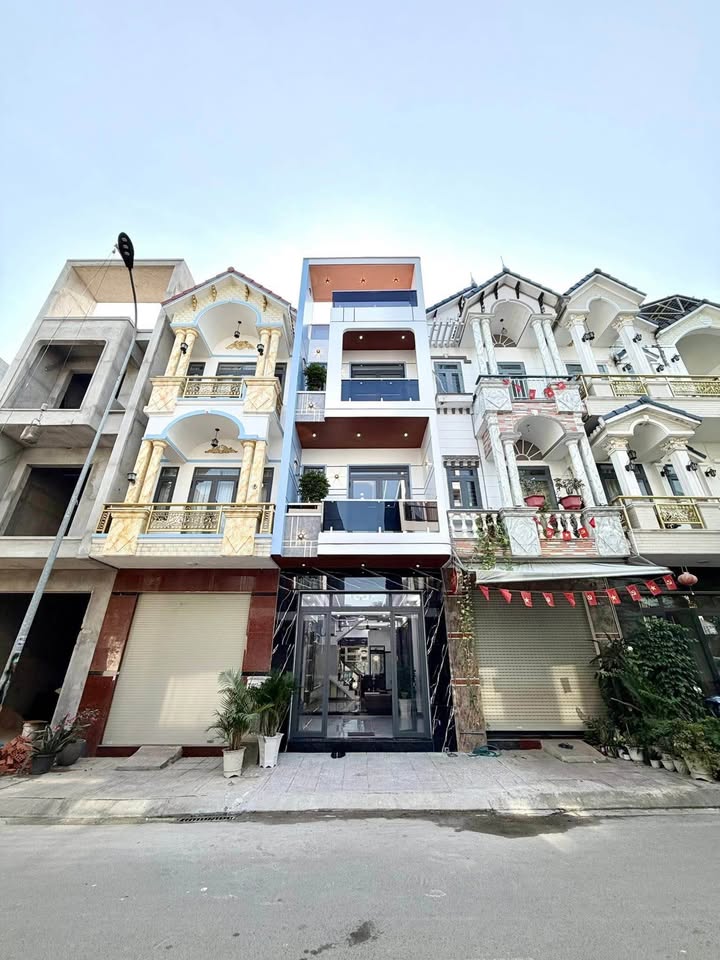 Nhà Phố KDC Phú Hồng Thịnh 8, Bình Chuẩn, 64m² giá 5.2 tỷ - Chính chủ bán gấp!