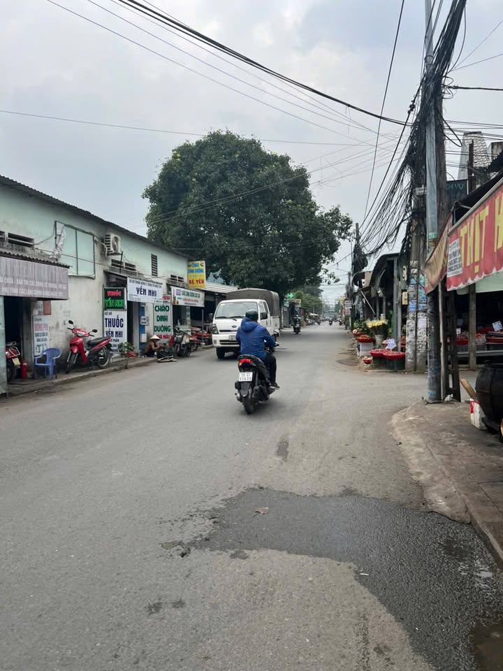 Đất nền Tân Đông Hiệp Dĩ An 100m² giá 3.299 tỷ - Sổ hồng riêng, vị trí đẹp!