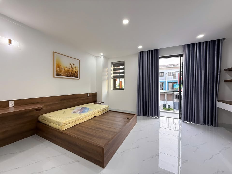 Nhà phố Suncasa Central Tân Uyên 100m² giá chỉ 2.8 tỷ - View công viên hấp dẫn!