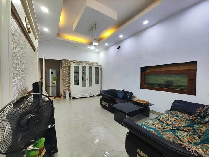 Nhà riêng Kim Mã Ba Đình 43m² giá 9.95 tỷ - Vị trí trung tâm, tiện ích đầy đủ!