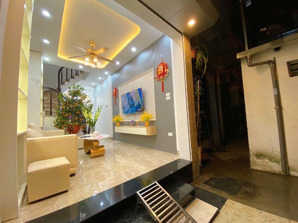Nhà bán phố 8-3, Quỳnh Mai, Hai Bà Trưng, 27m² giá 6.4 tỷ - Sẵn sàng ở ngay!