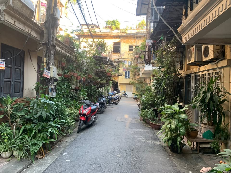 Nhà riêng 182 Lò Đúc 49m² giá 9.9 tỷ - Không khí trong lành, ô tô đỗ thoải mái!