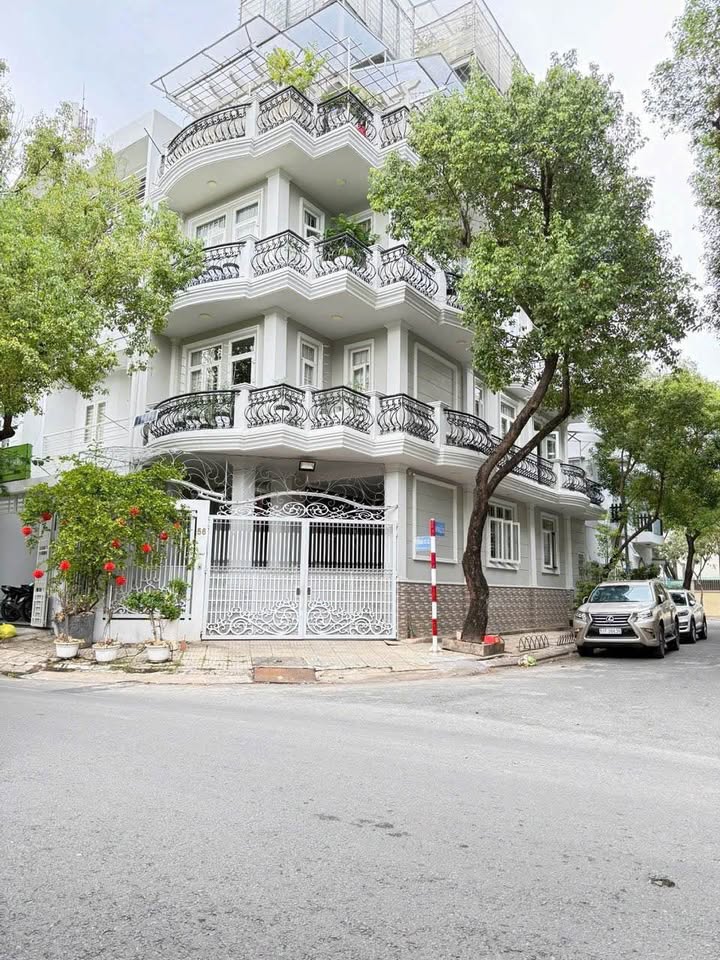 Nhà góc 2 mặt tiền tại Quận 7, 108m² giá 26.5 tỷ - Đầu tư sinh lời ngay!