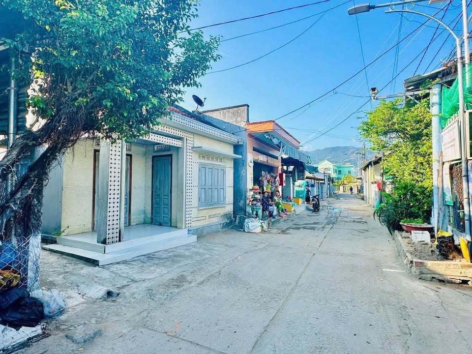 Đất thổ cư Vạn Long 134m² giá 1.35 tỷ - Khu dân cư đông đúc, tiện nghi đầy đủ!