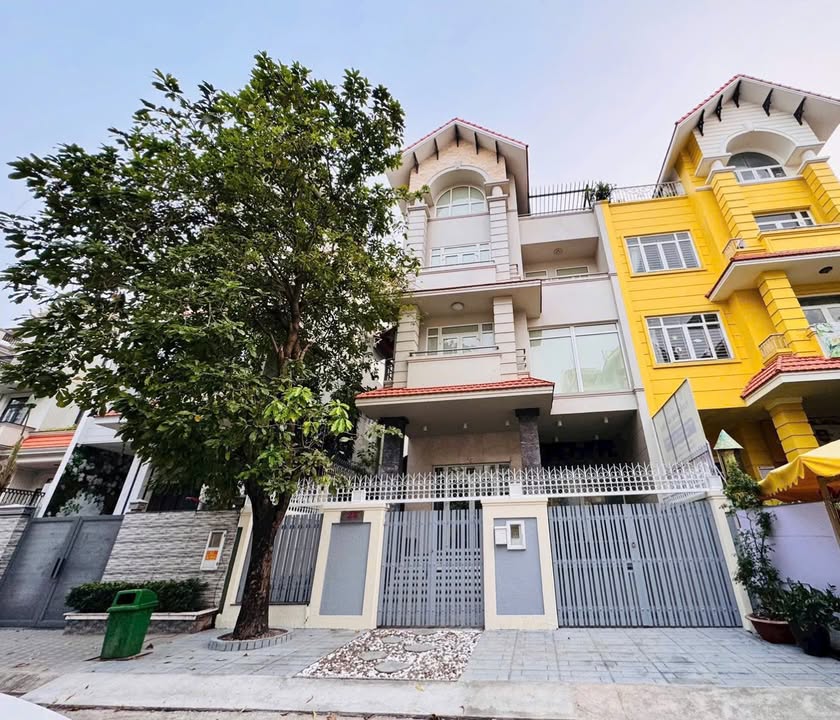 Biệt thự cho thuê KDC Him Lam Quận 7 diện tích 200m² - Thiết kế văn phòng hoàn hảo!